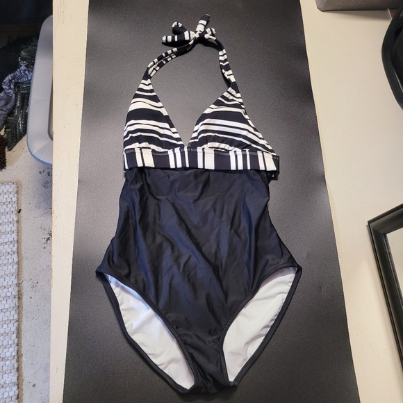 Slimming Halter One-Piece - Picture 1 of 7